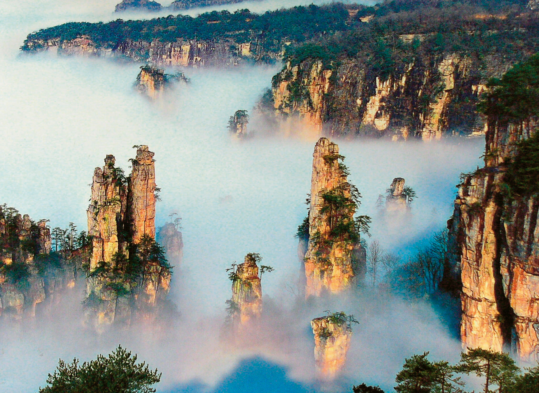Горы Тяньцзи вертикальное фото