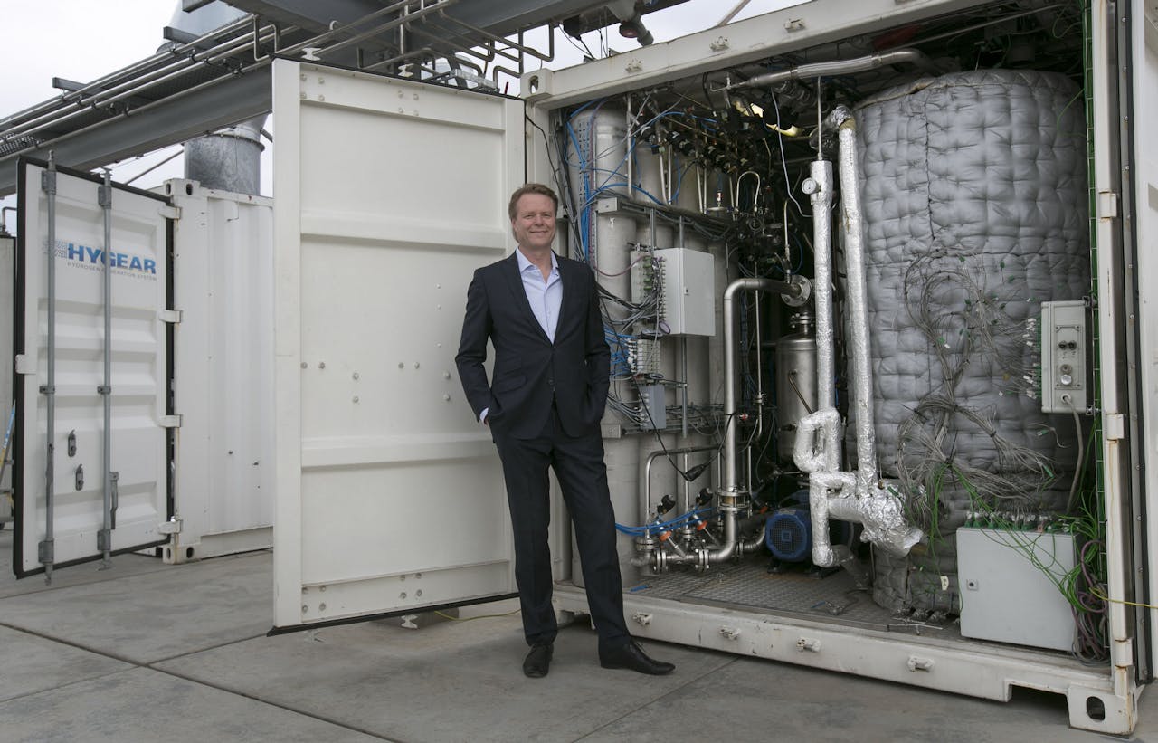 Marinus van Driel voor een complete installaties in een zeecontainer, waarmee de klant op locatie waterstof kan produceren.