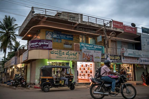 Winkel in de Indiaase stad Tumakuru waar je producten bij Amazon kunt bestellen en afhalen.