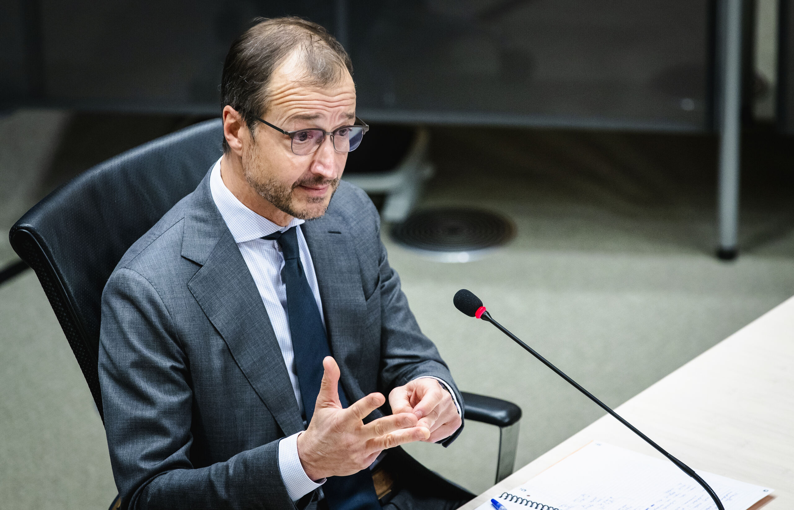 Wiebes liet zich door eigen Belastingdienst misleiden in De nieuwe man op Financiën. Wie is Wiebes en wat staat hem