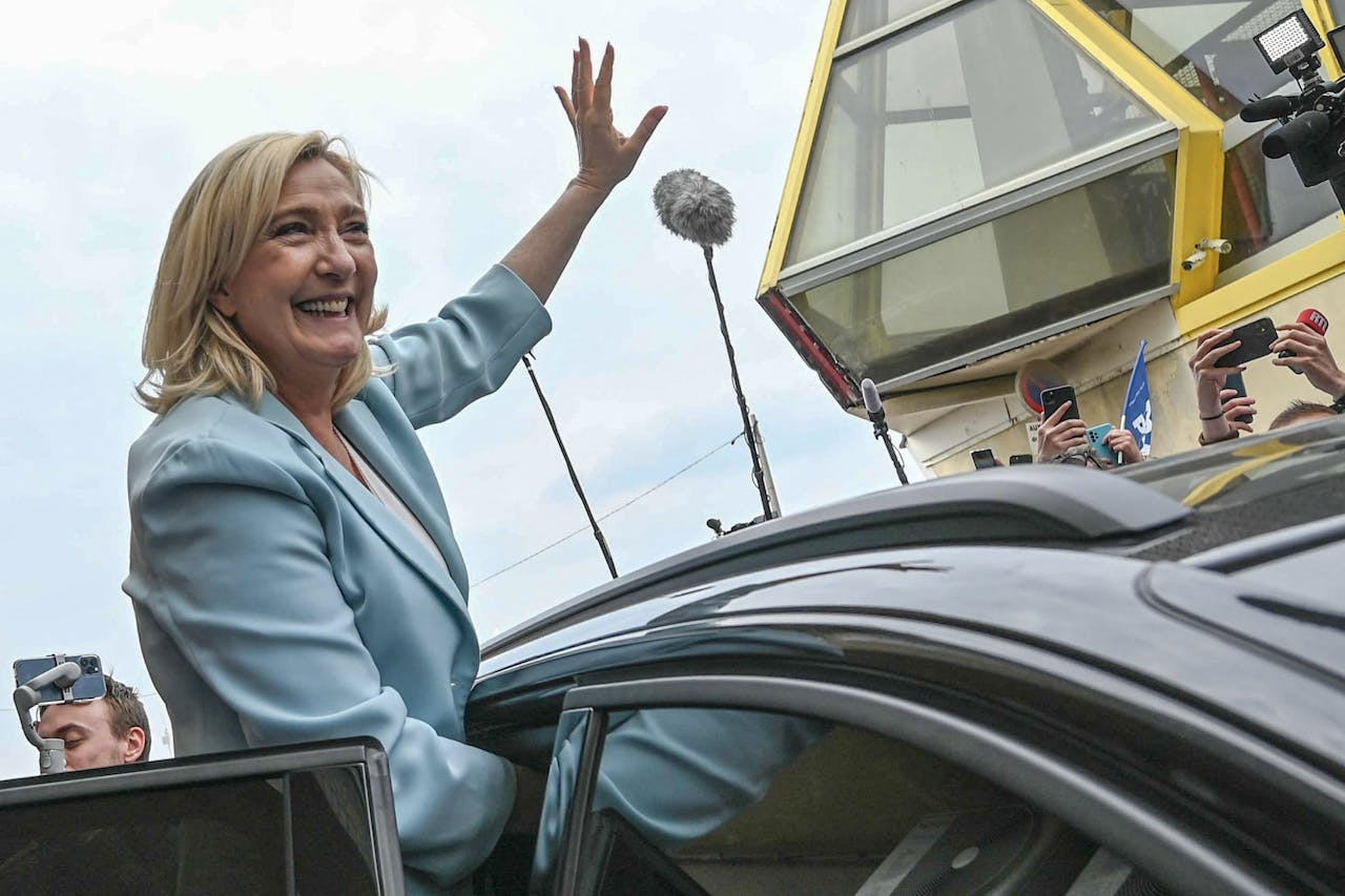 Marine Le Pen bezocht vrijdag de Noord-Franse havenstad Berck-sur-Mer.