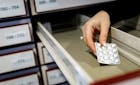Farmasector waarschuwt voor tekort medicijnen door coronavirus