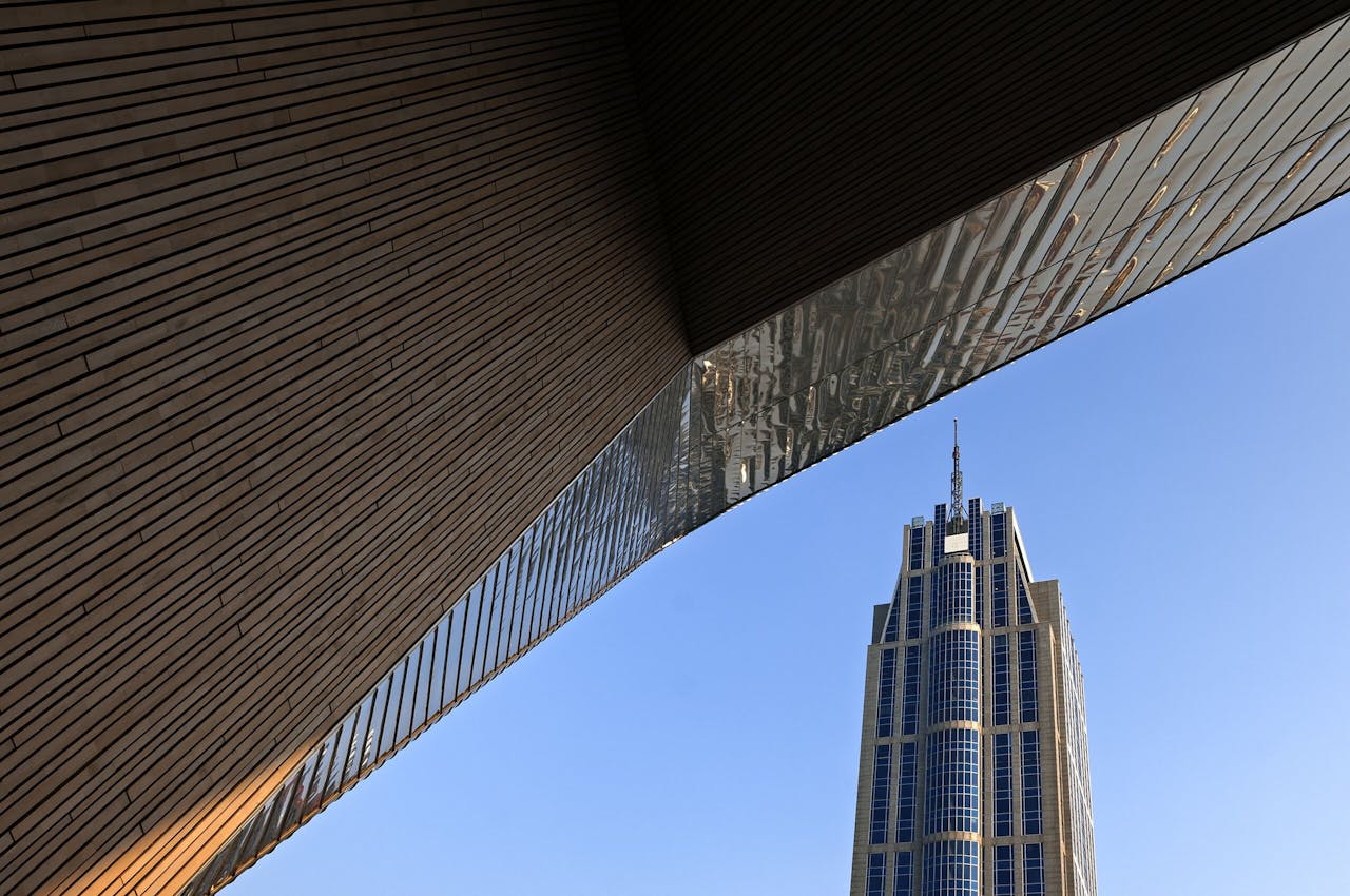 HAL Investments zetelt op de bovenste etages van de Rotterdamse Millenniumtoren,