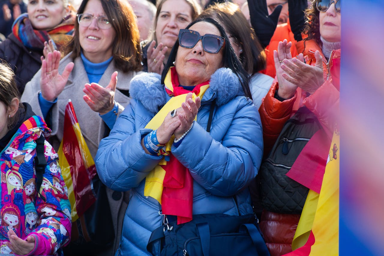Ook zondag gingen weer conservatieve Spanjaarden de straat op om te protesteren voor een deal tussen de regering en Catalaanse nationalisten.