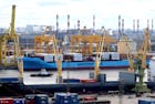 Grote containerrederijen staken transport naar Russische havens