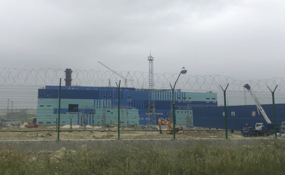 Een elektriciteitscentrale in aanbouw vlakbij Simferopol, de hoofdstad van de autonome Krim-republiek.