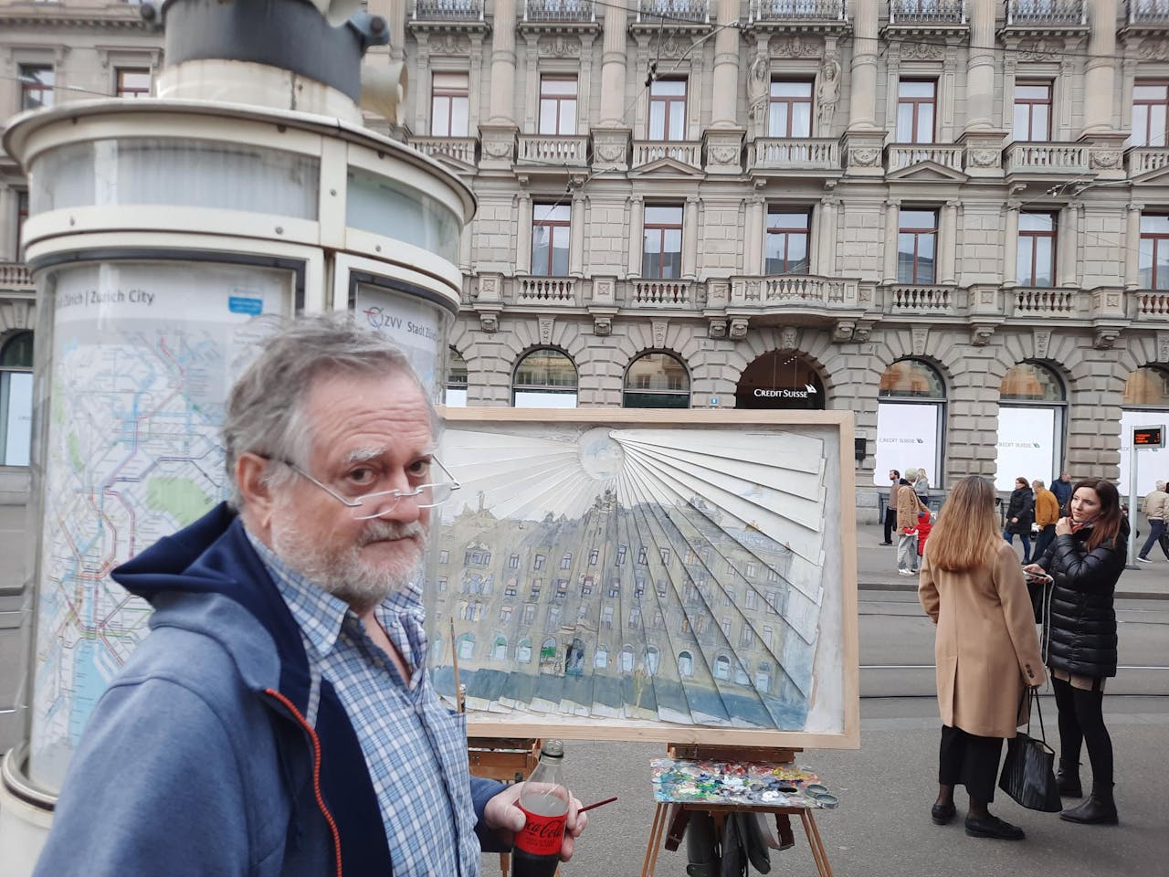 Robert Honegger schildert het hoofdgebouw van Credit Suisse in Zürich: wankel, maar nog niet omgevallen.