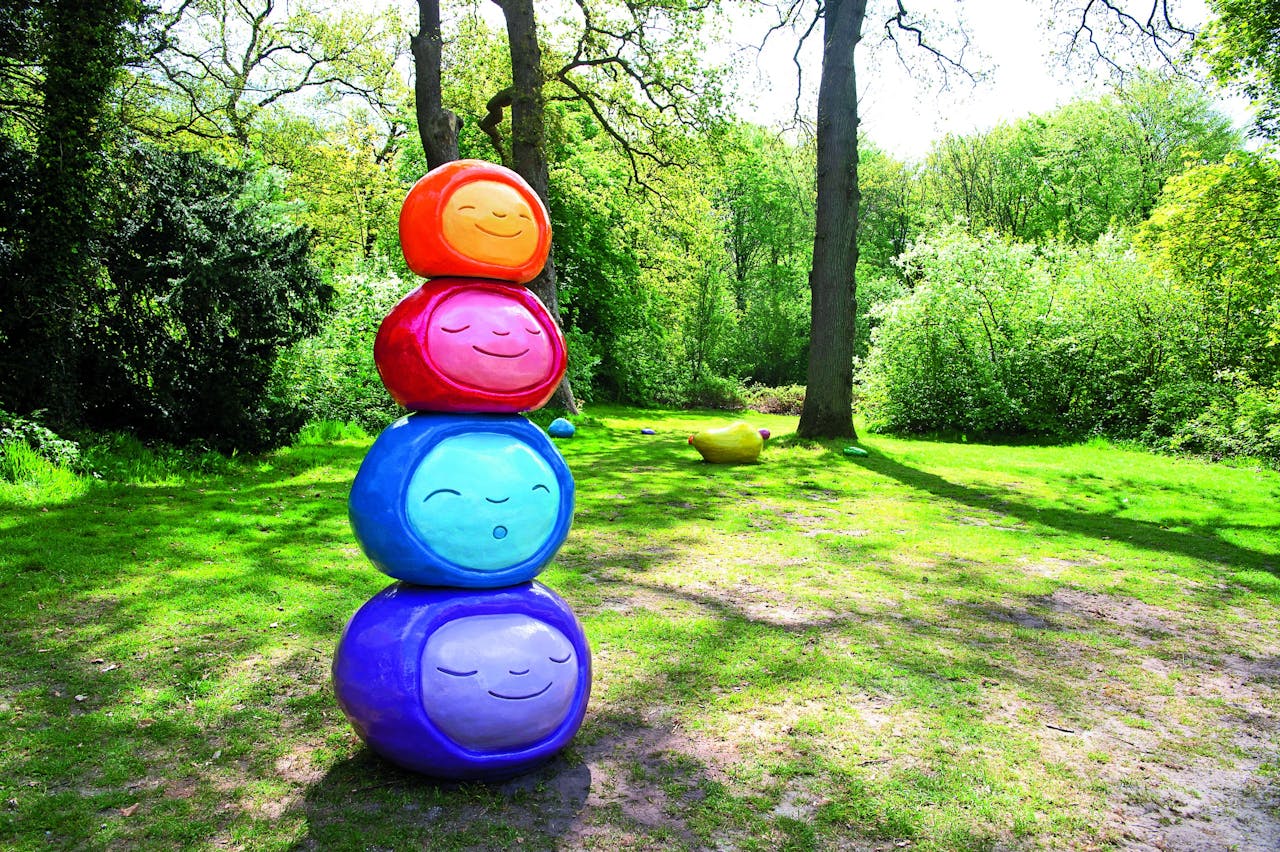 Kunstenaar Len Tempel wilde in Oranjewoud ‘een speeltuin creëren waarin je net als een kind de tijd vergeet’.