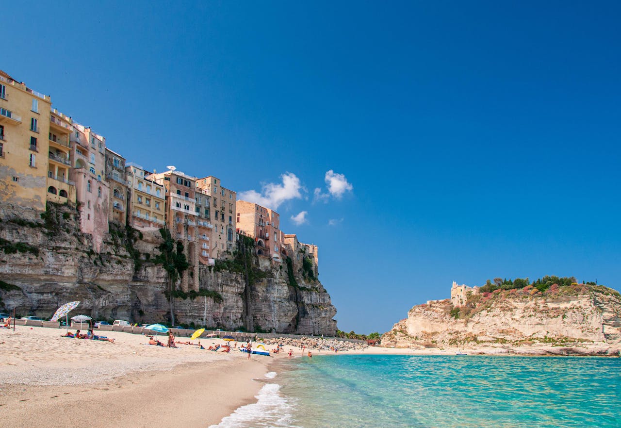 Spiagge bellissime, ma la peggiore: la Calabria.