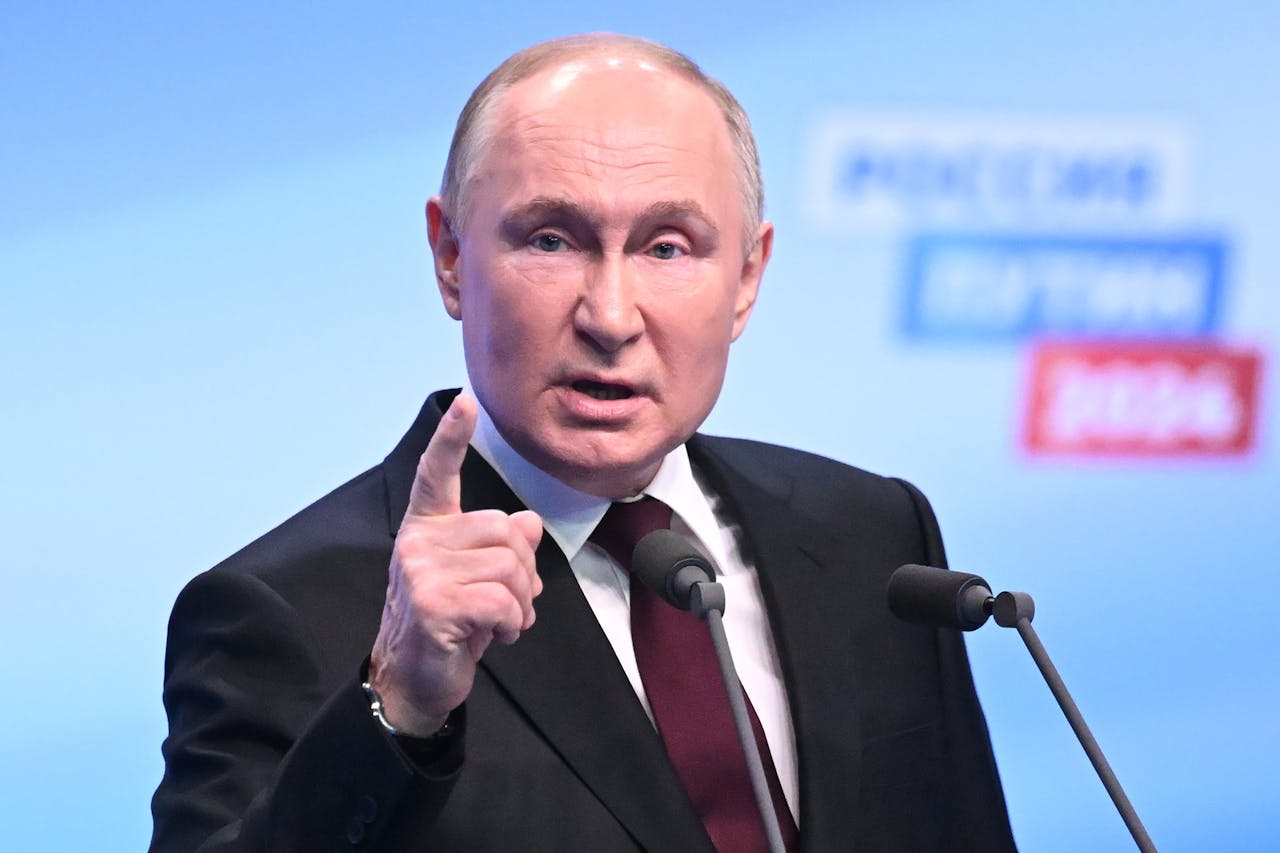 Poetin tijdens zijn toespraak na de verkiezingen.
