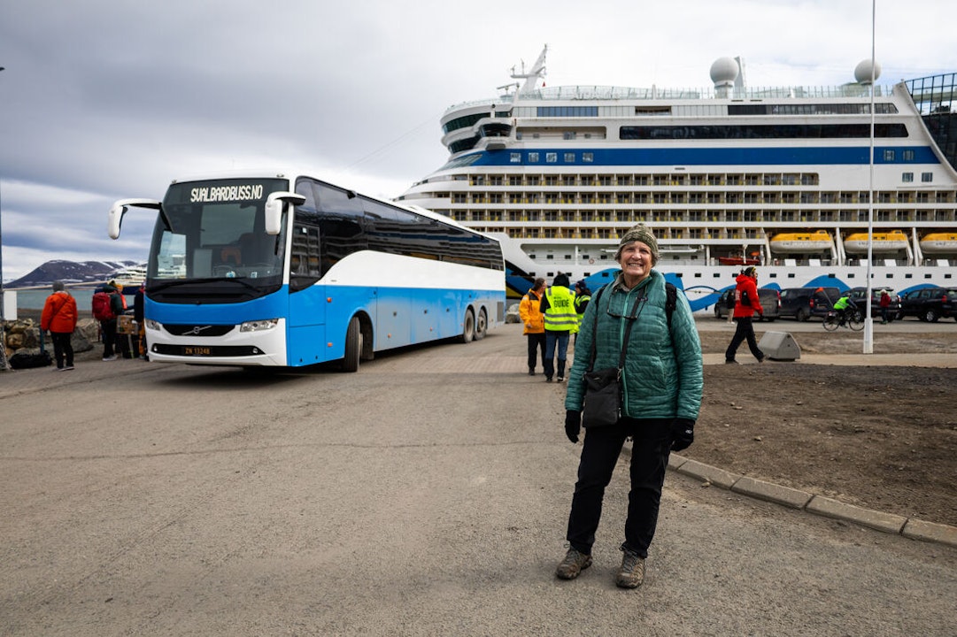 De Amerikaanse gids Kath Giel is voor de zoveelste keer op Spitsbergen met een groep leden van haar milieuorganisatie.