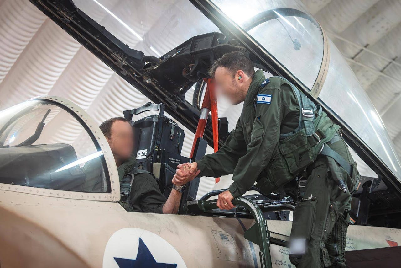 Een Israëlische straaljager keert terug op zijn basis na een missie ter onderschepping van drones en raketten.