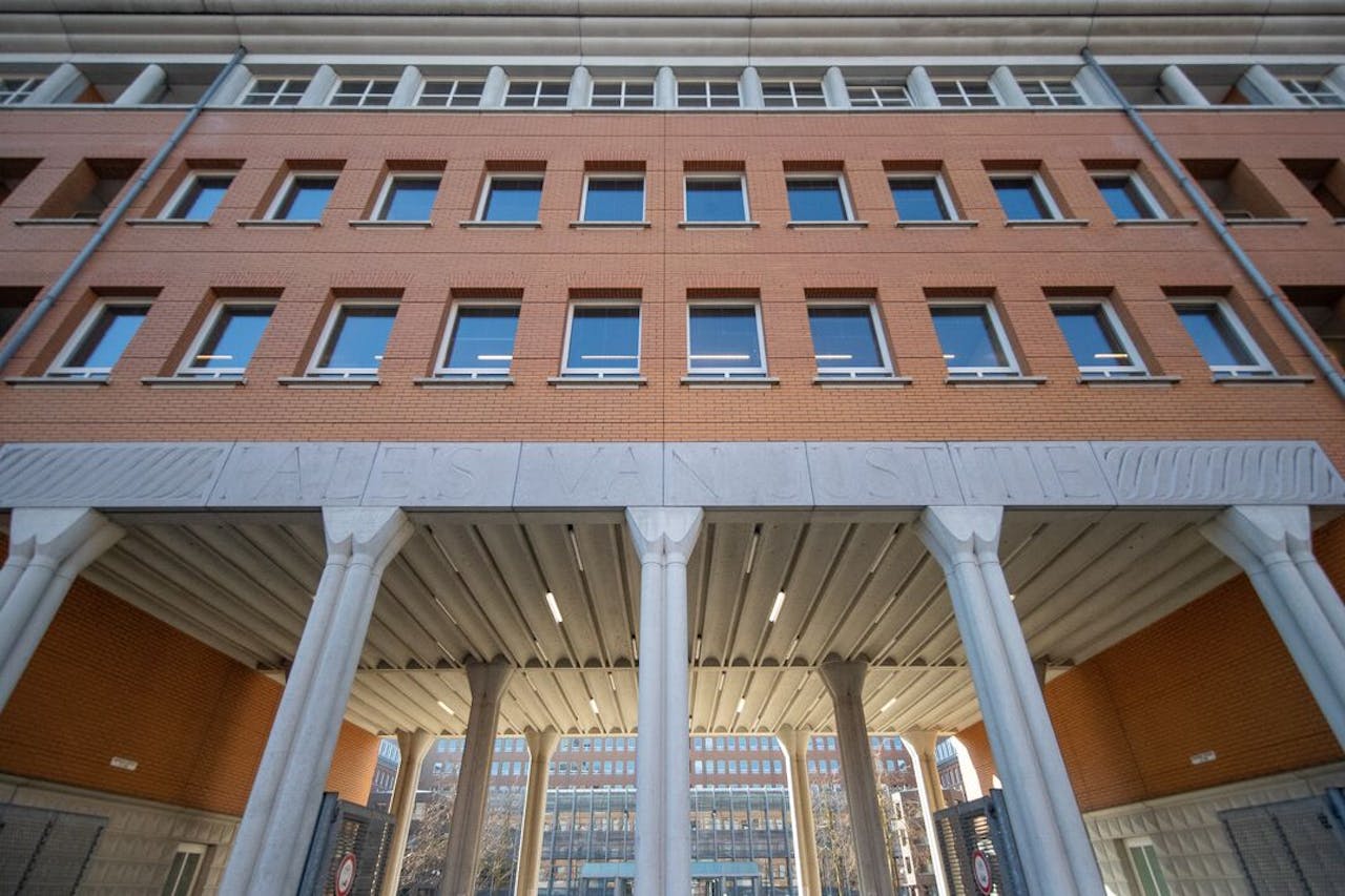 De rechtbank in Den Bosch, waar donderdag de strafzaak tegen vastgoedondernemer Ben V. van start ging.