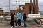 Volkswagen en Mercedes-Benz zien winst fors slinken