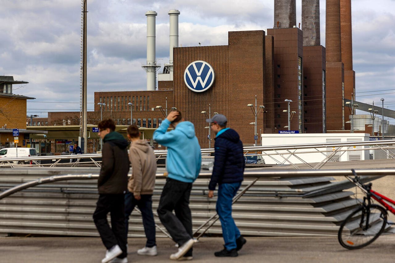 De Duitse bedrijven hebben minder auto's verkocht, terwijl de productiekosten wel zijn gestegen.