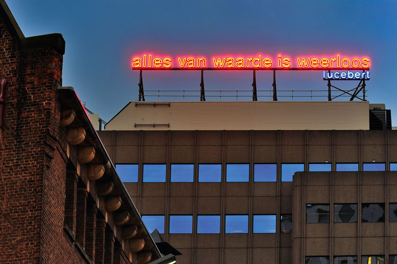 Ineens is daar een gedicht op de muur