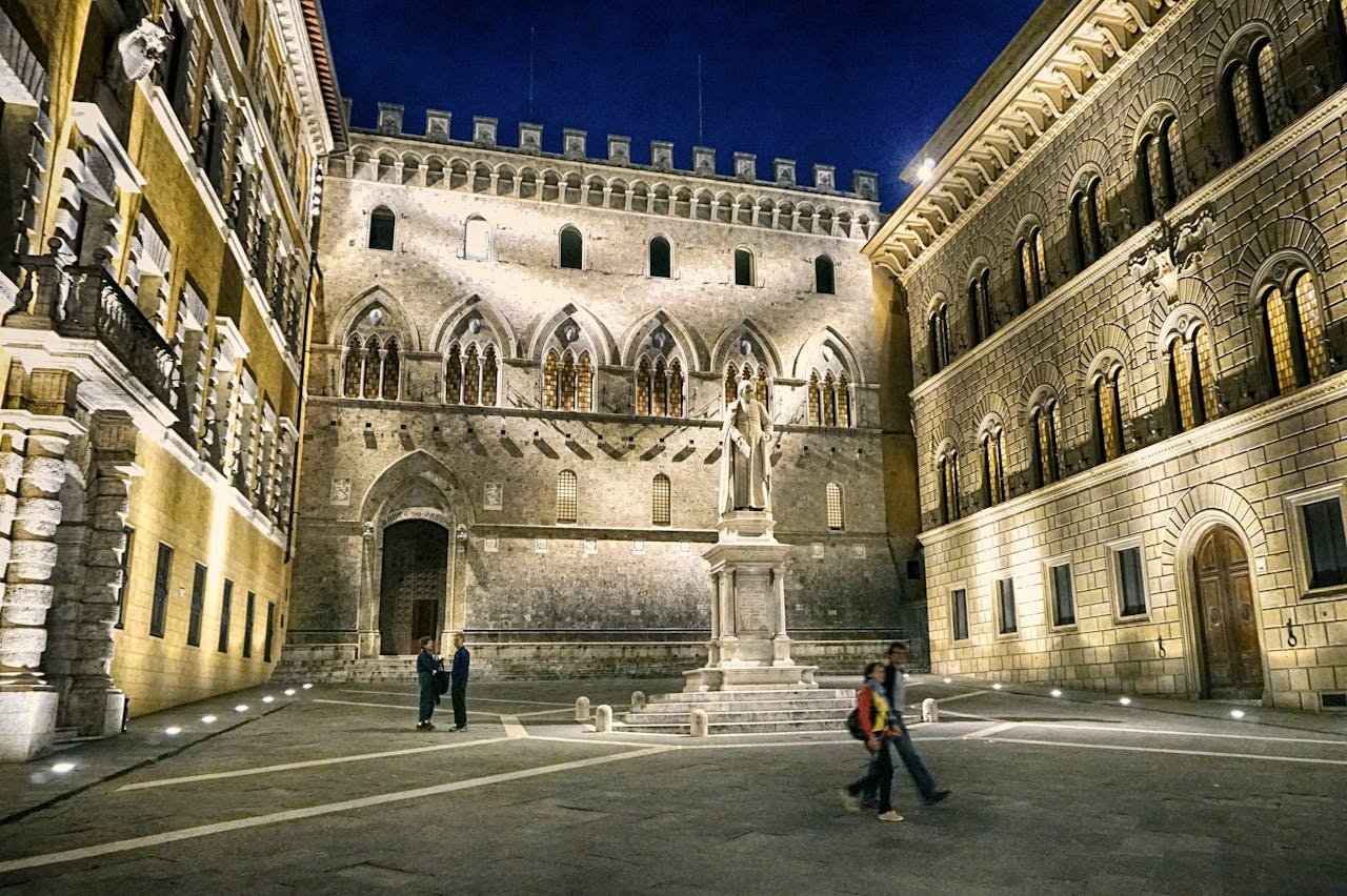 Het hoofdkwartier van het Banca Monte dei Paschi di Siena uit 1472, 40% in beurswaarde gestegen dit jaar.