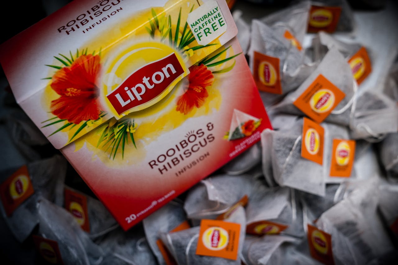 Het in Amsterdam zetelende Lipton is de grootste inkoper van thee in de wereld.