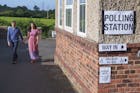 Stembussen open in Britse verkiezing die Labour in het zadel lijkt te helpen 