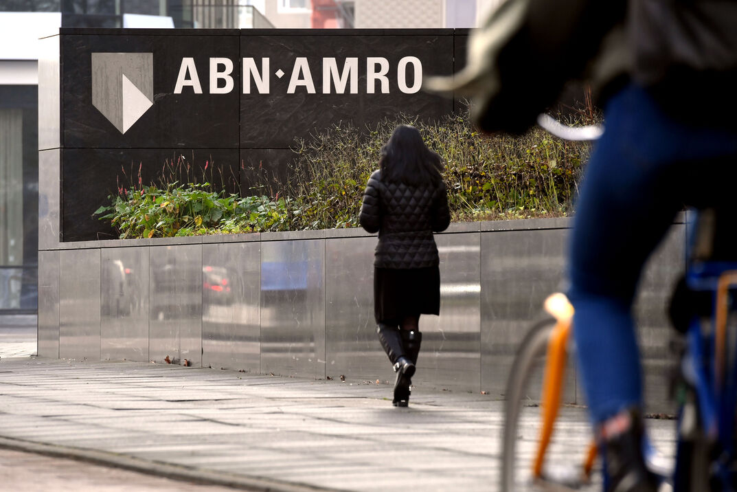 Staat houdt loonsverhogingen voor commissarissen ABN Amro tegen