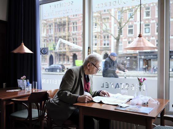 De sociëteit in het Amstelhuis is zowel voor bewoners als voor buurtgenoten.