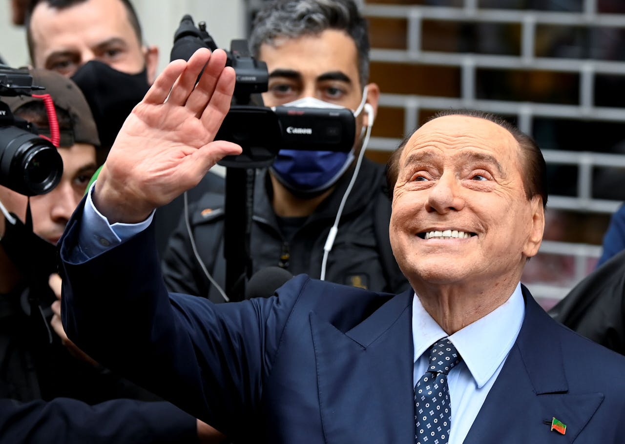Zelftwijfel is niet besteed aan oud-premier Silvio Berlusconi.