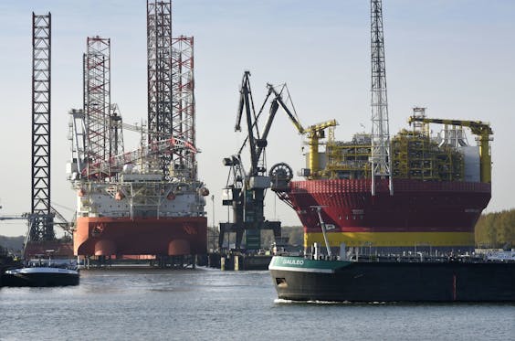 De reparatie- en onderhoudswerf van Damen Verolme in de Rotterdamse Botlek.