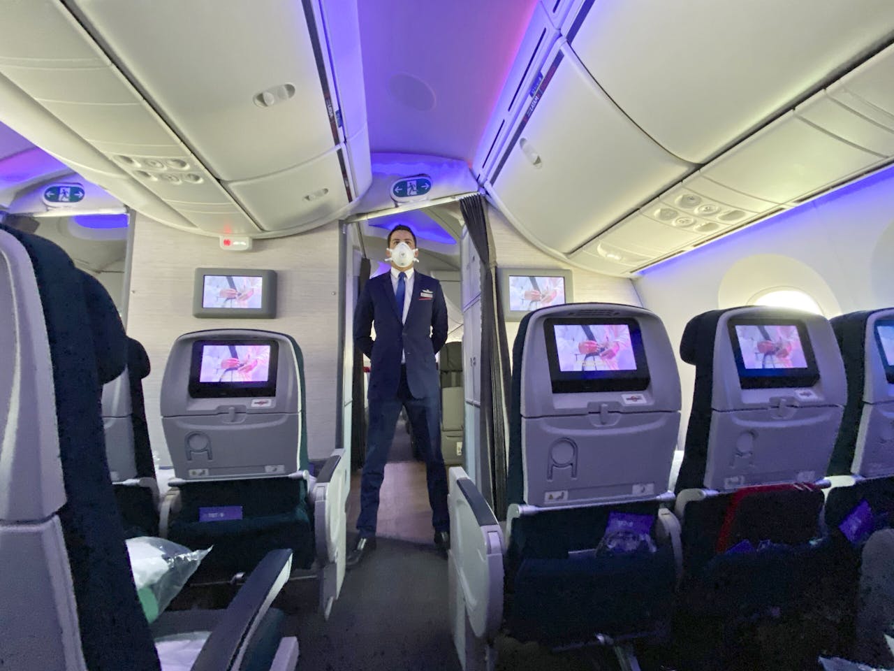 Er zullen minder zakenmensen zijn die het vliegtuig pakken en ook het aflossen van staatssteun zal een zware opgave worden, verwacht McKinsey.