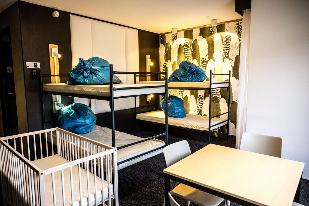Hoe één broker tientallen miljoenen verdiende aan asielopvang in hotels