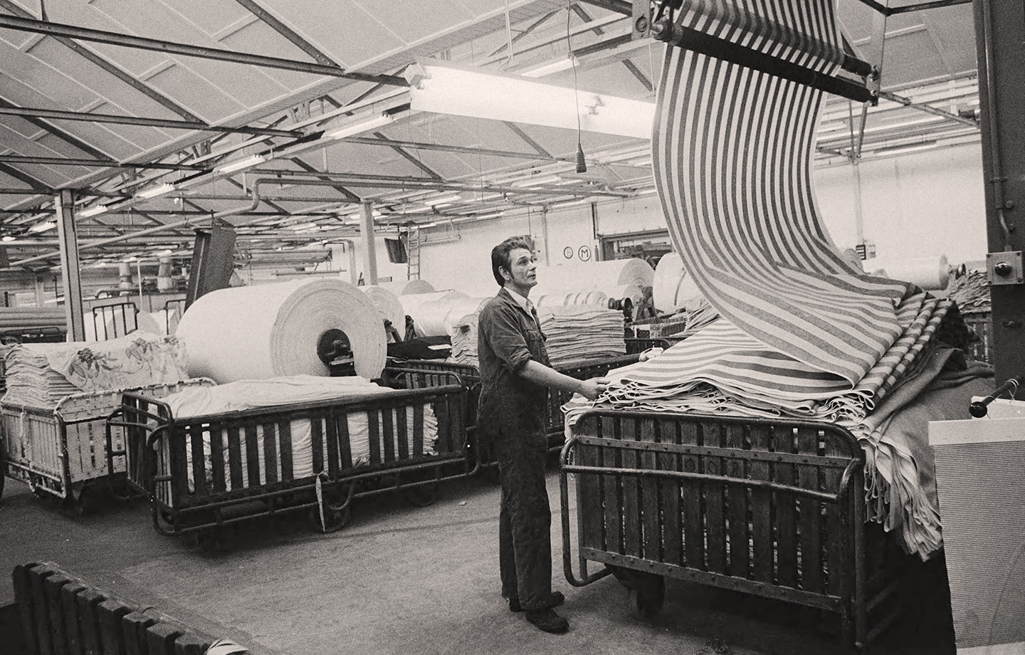 De textielindustrie ging ten onder aan de internationalisering. Zo sloot het Twentse textielbedrijf TSB in de jaren 80 zijn fabriek in Goor.