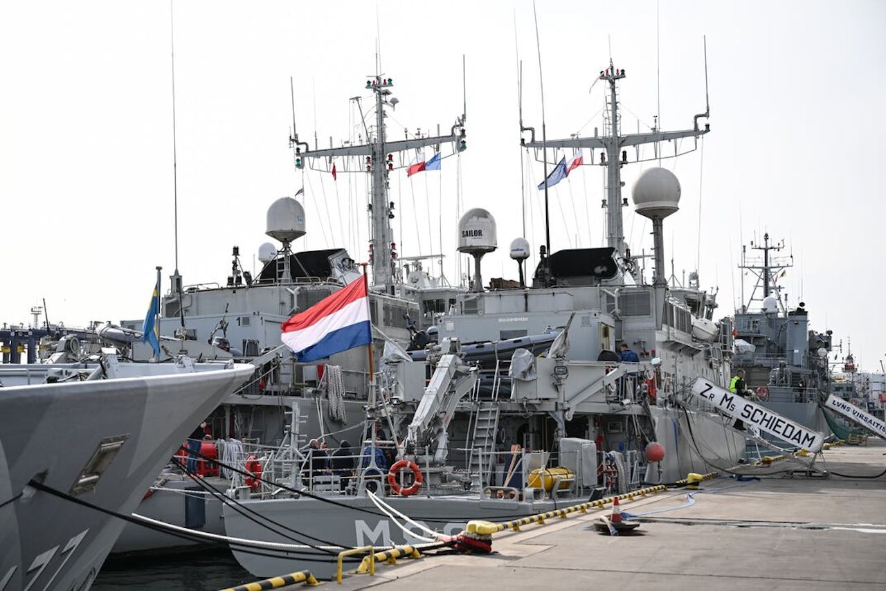 Navo-oorlogsschepen in de haven van Gdańsk.