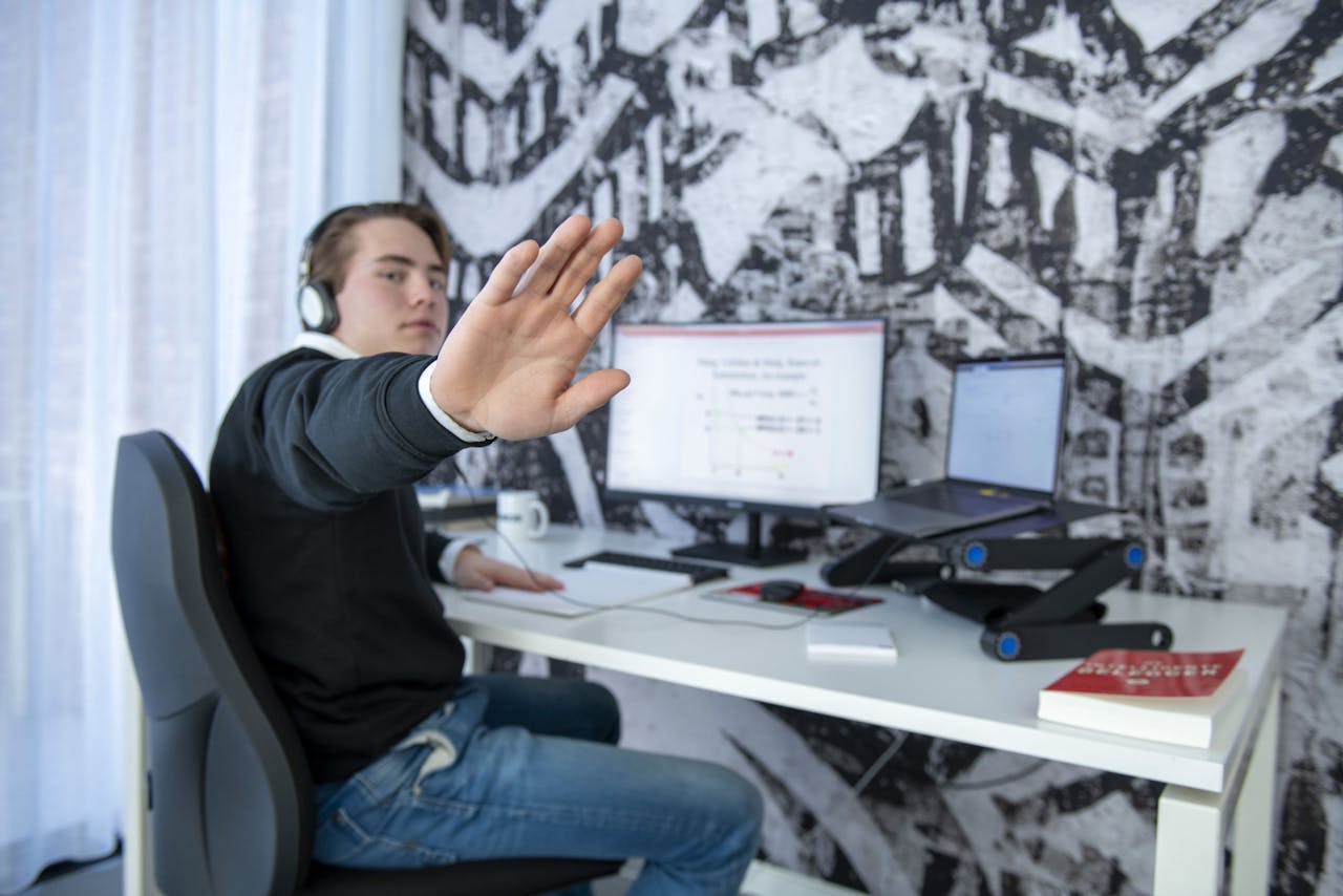 Het hoger onderwijs heeft door de corona-uitbraak hectische maanden achter de rug. Van de ene op de andere dag moesten universiteiten en hogescholen hun studenten onderwijs op afstand geven.