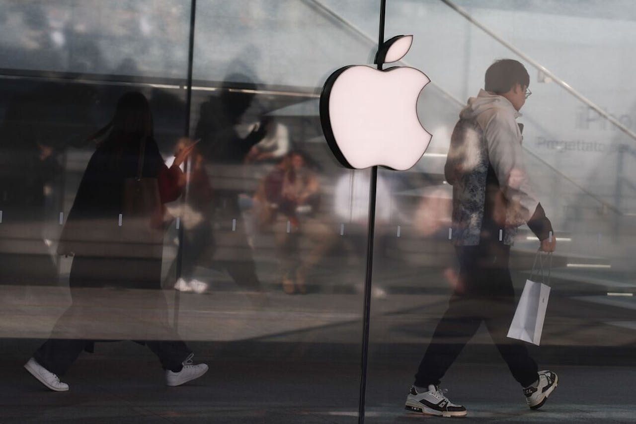 Een Apple Store in Milaan. De businessmodellen van Apple en Meta voldoen of voldeden volgens Brussel niet aan de nieuwe digitale regels van de Europese Unie.