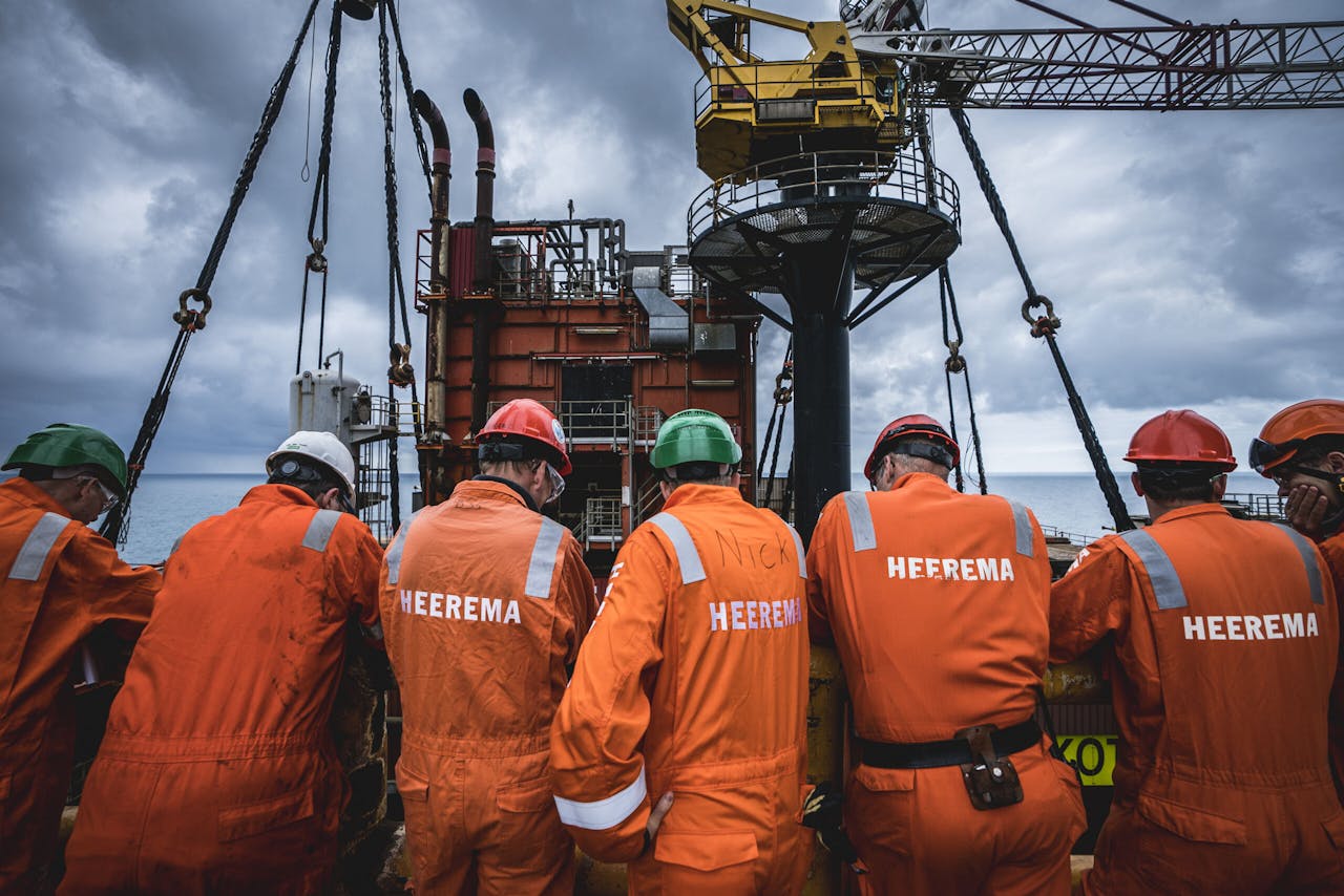 Banen op de tocht bij offshorebedrijven die over de hele wereld projecten aannemen in de olie- en gassector.