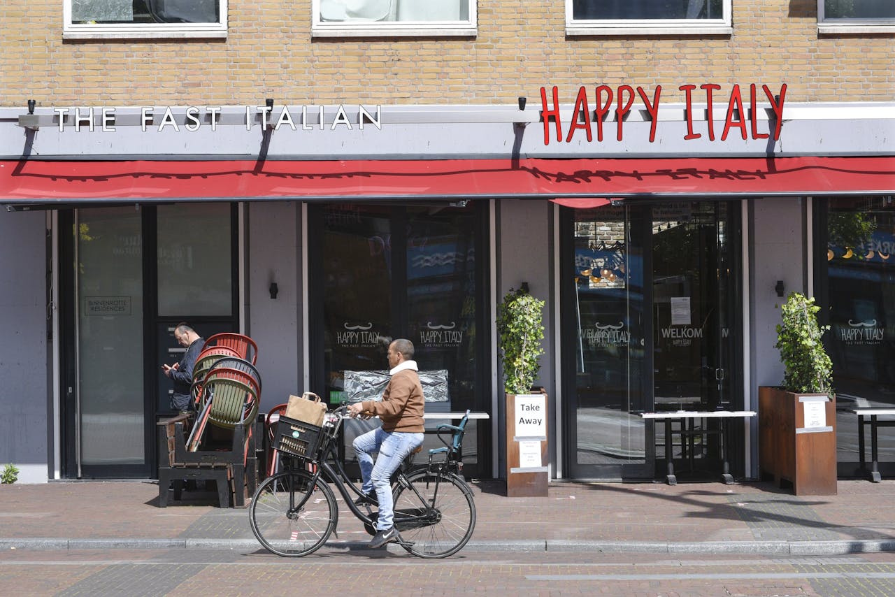 Waterland wil onder andere de vestigingen van Happy Italy in Roermond en Almere sluiten.