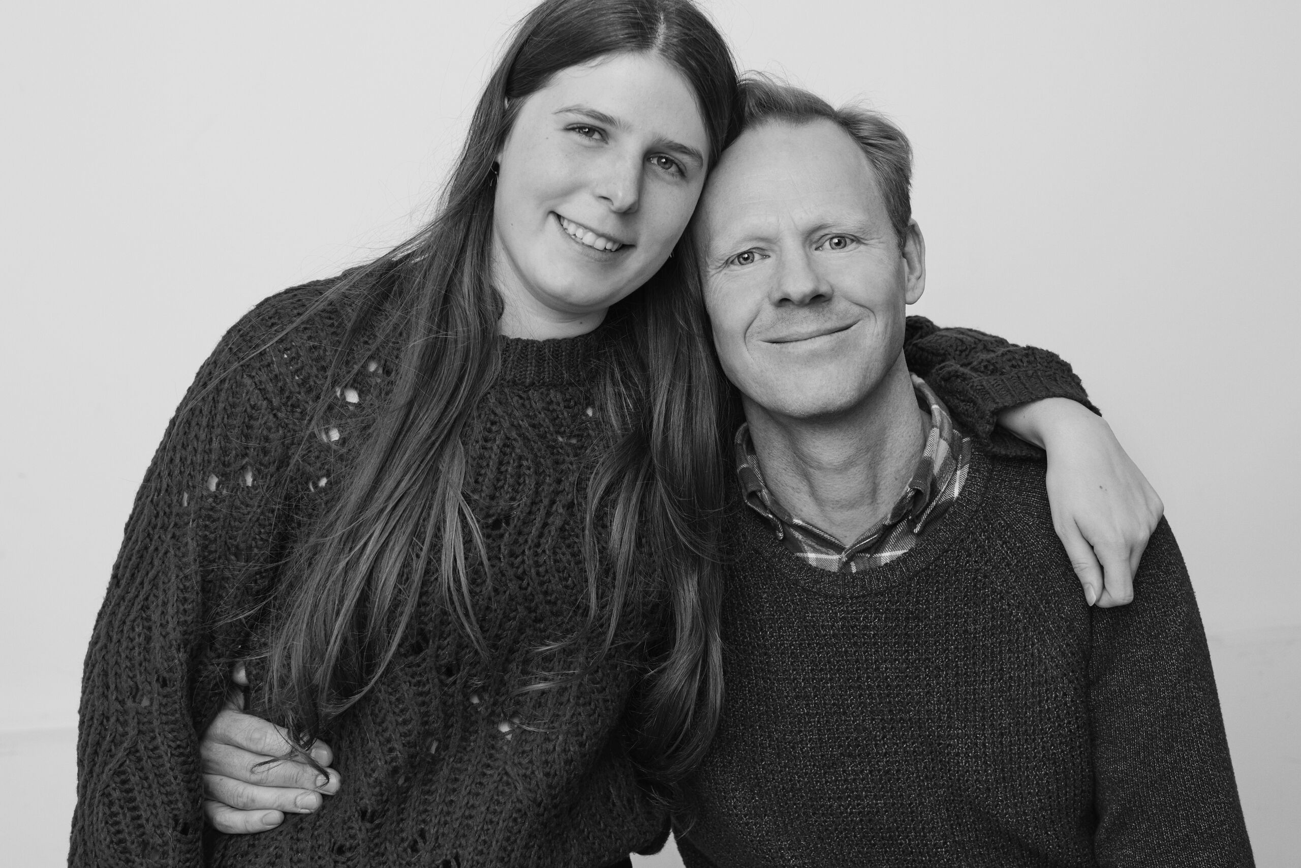 Dochter van Elvin Post: ‘Mijn vader luistert nu beter’