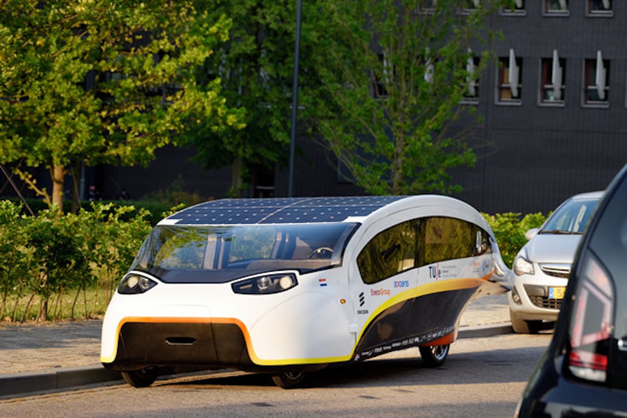 Gezinsauto Stella Vie, de zonneauto van de TU Eindhoven die in oktober 2017 deelnam aan de World Solar Challenge