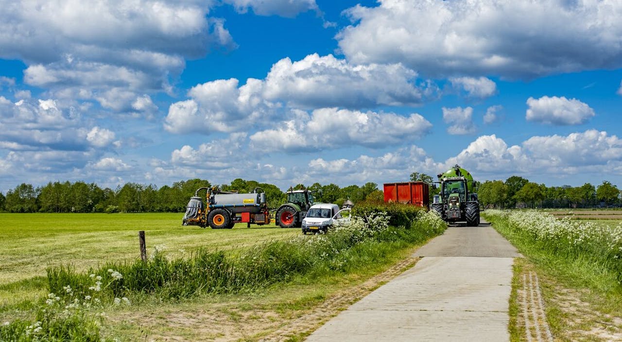 Trekker in het buitengebied van Heerde op de Veluwe.