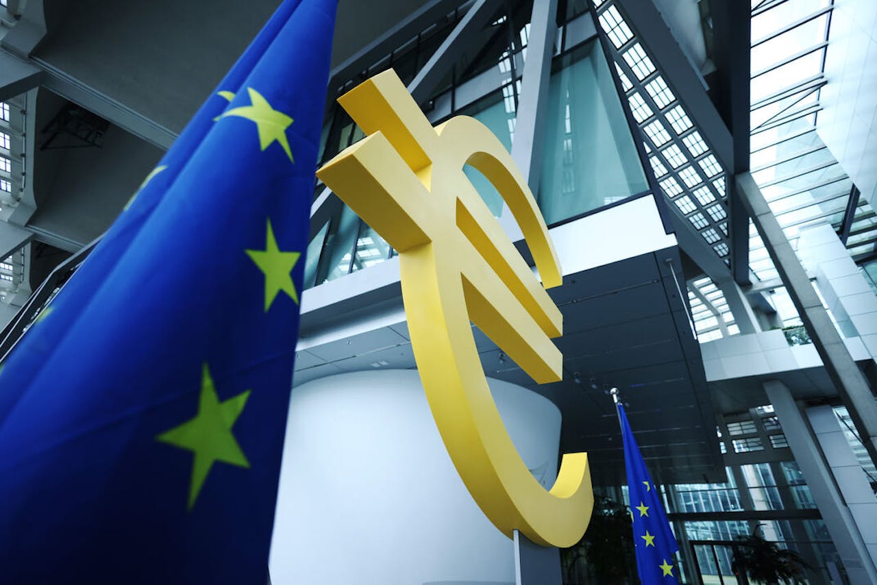 Eurosymbool in de Europese Centrale Bank in Frankfurt.