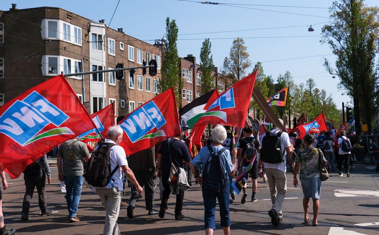 Een optocht die de FNV hield op 1 mei in Amsterdam.