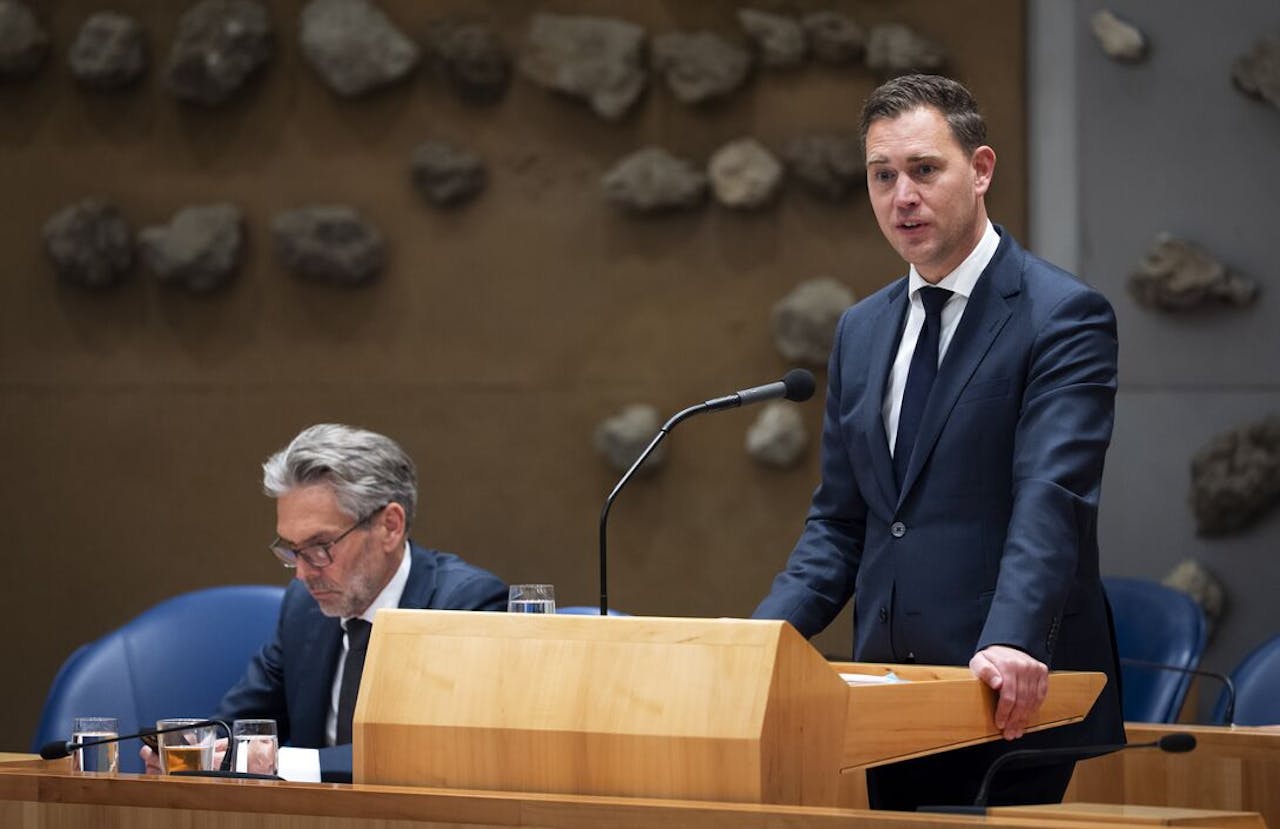 Demissionair premier Dick Schoof en demissionair minister van Financiën Eelco Heinen, woensdag in de Tweede Kamer.