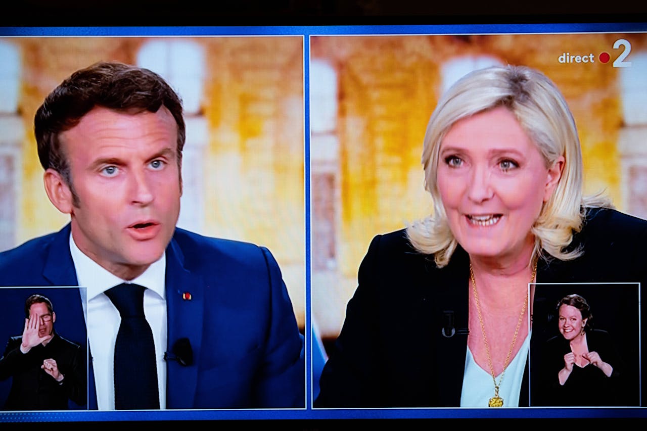 Debata wyborcza 2022 między Macronem i Le Pen.