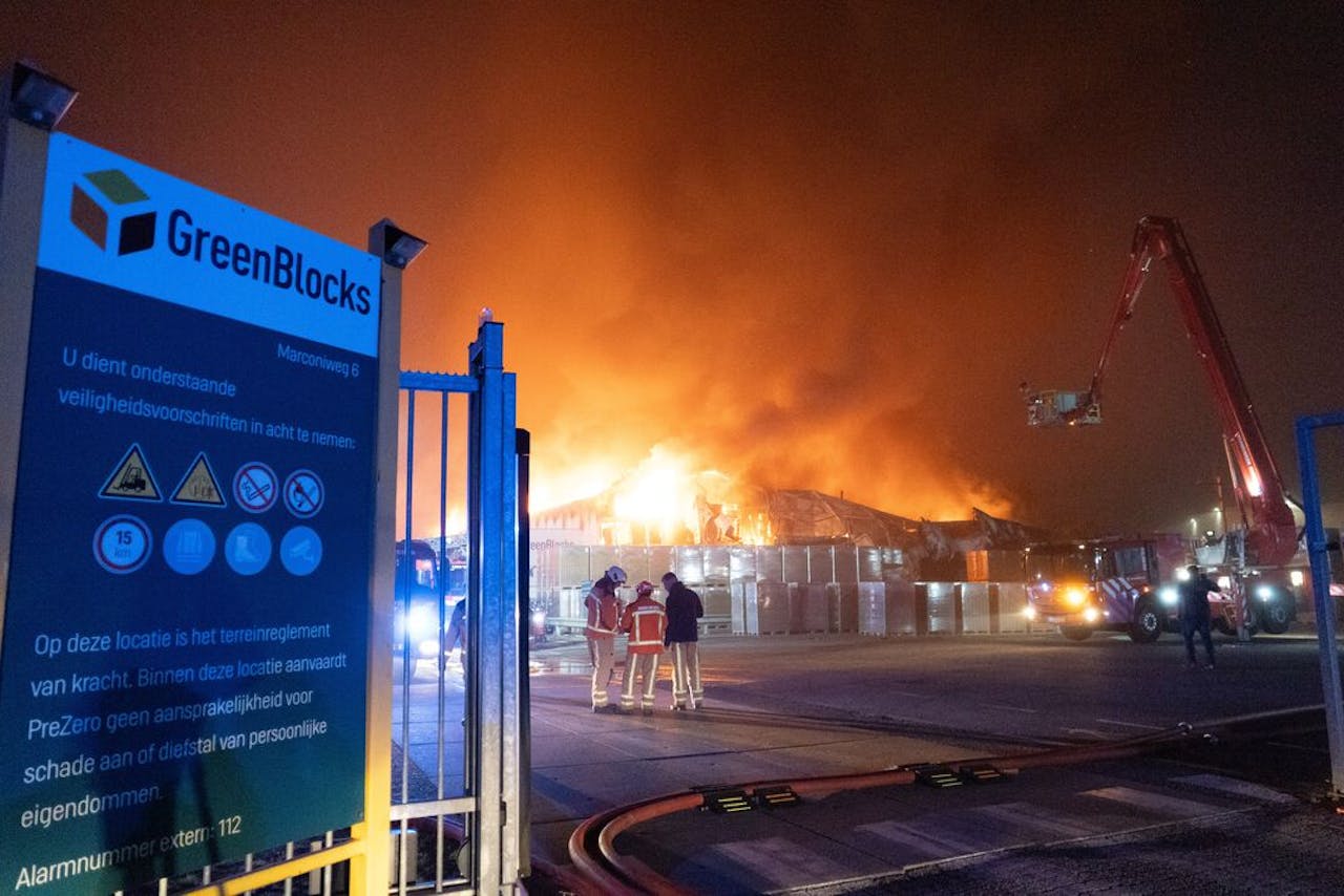 Een grote brand verwoestte in mei een loods van recyclingbedrijf GreenBlocks in Coevorden.