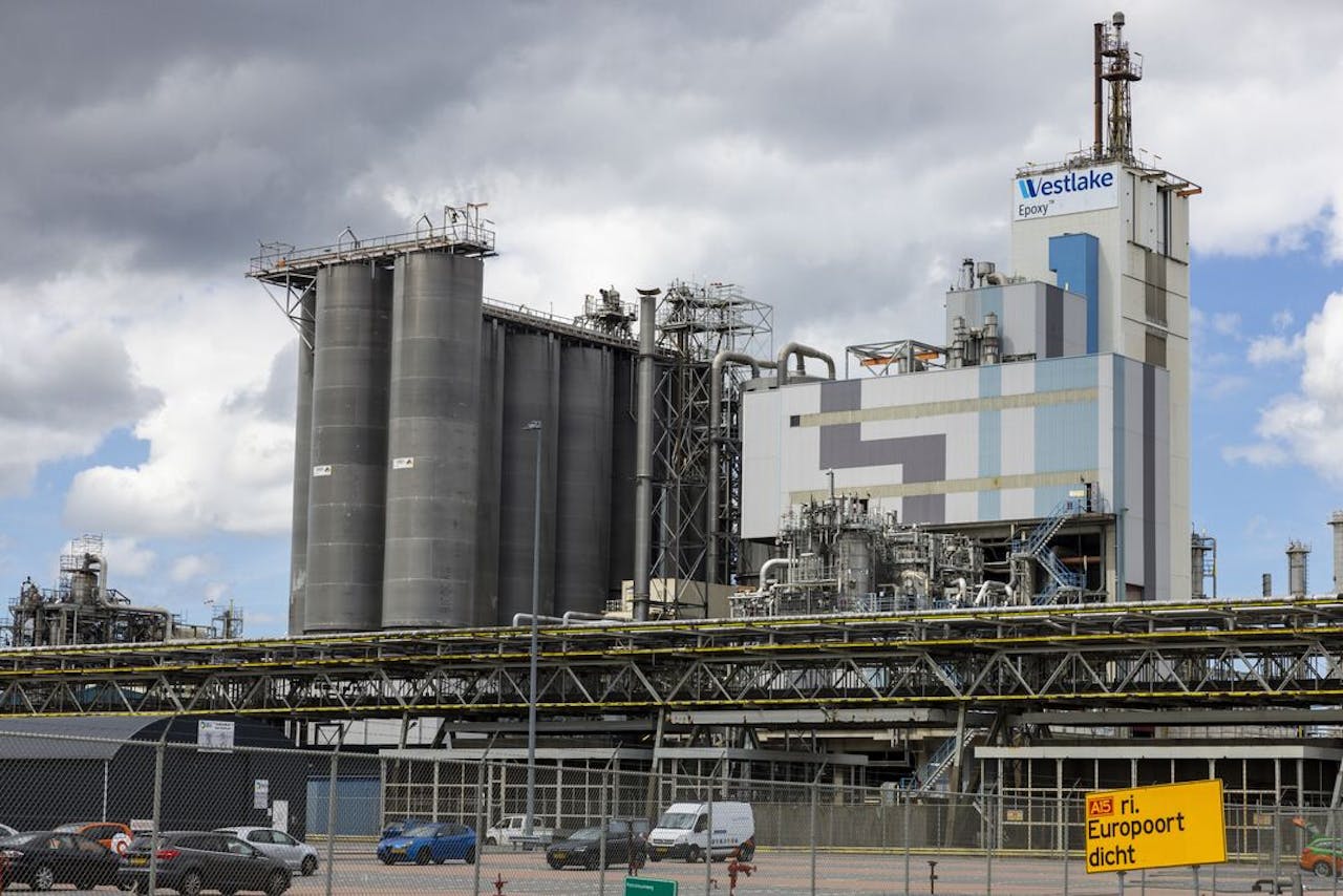 Westlake-fabriek in Pernis. Het bedrijf is een wereldwijd producent van speciale harsen, coatings en composieten.
