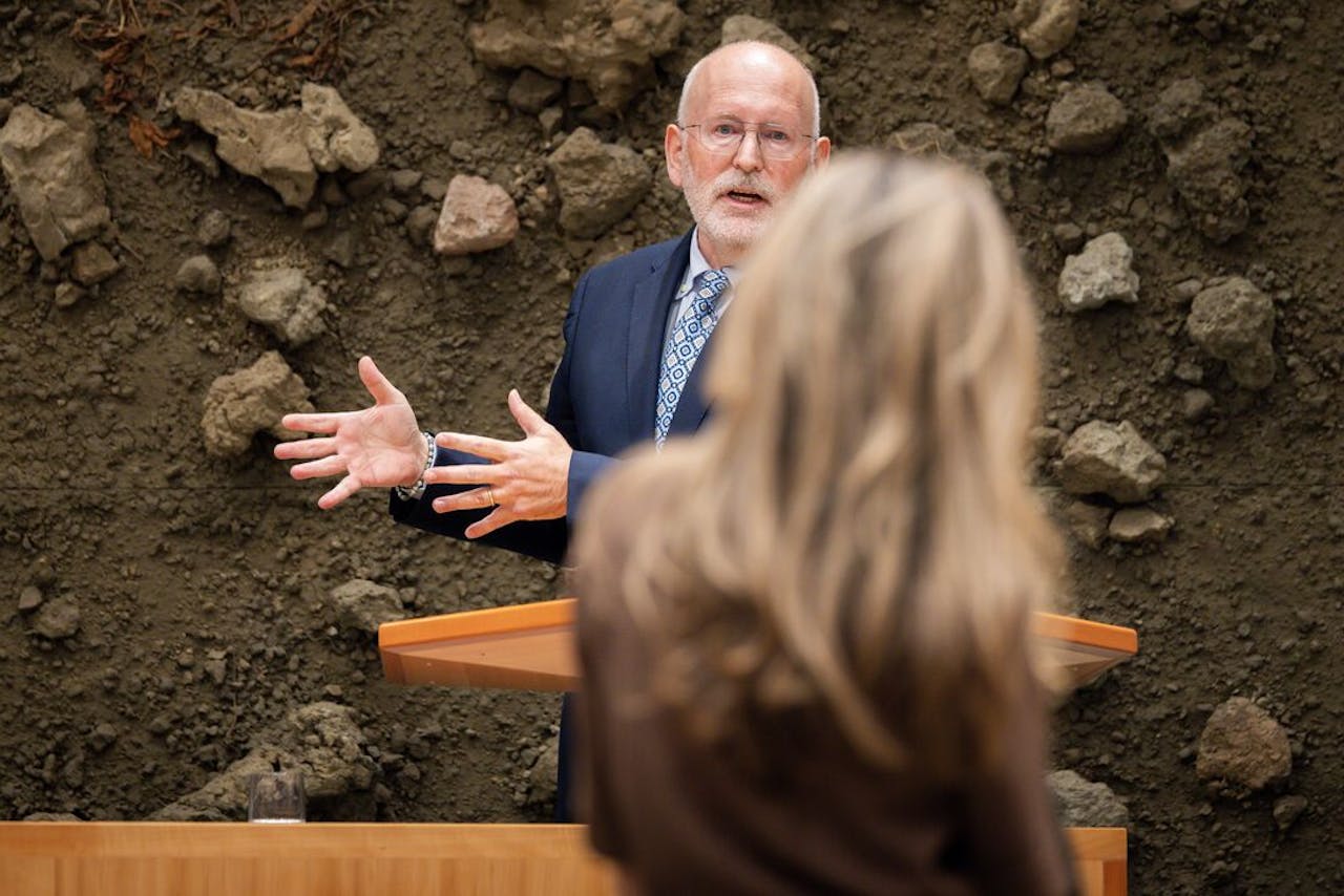 Frans Timmermans, fractievoorzitter van GroenLinks-PvdA, tijdens het debat in de plenaire zaal in de Tweede Kamer over de NAVO-top van 24 en 25 juni in Den Haag.