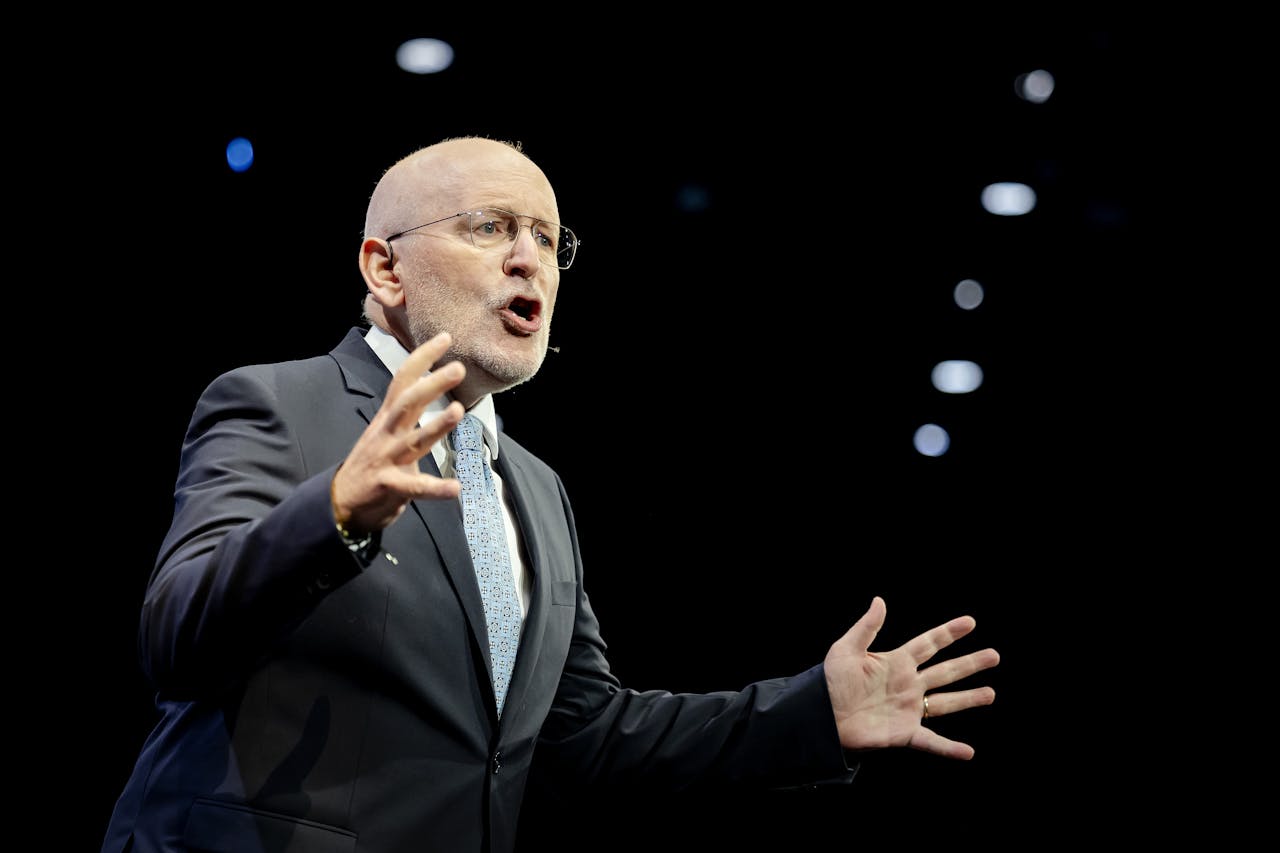 Frans Timmermans tijdens een speech op het ledencongres van GroenLinks en de PvdA.