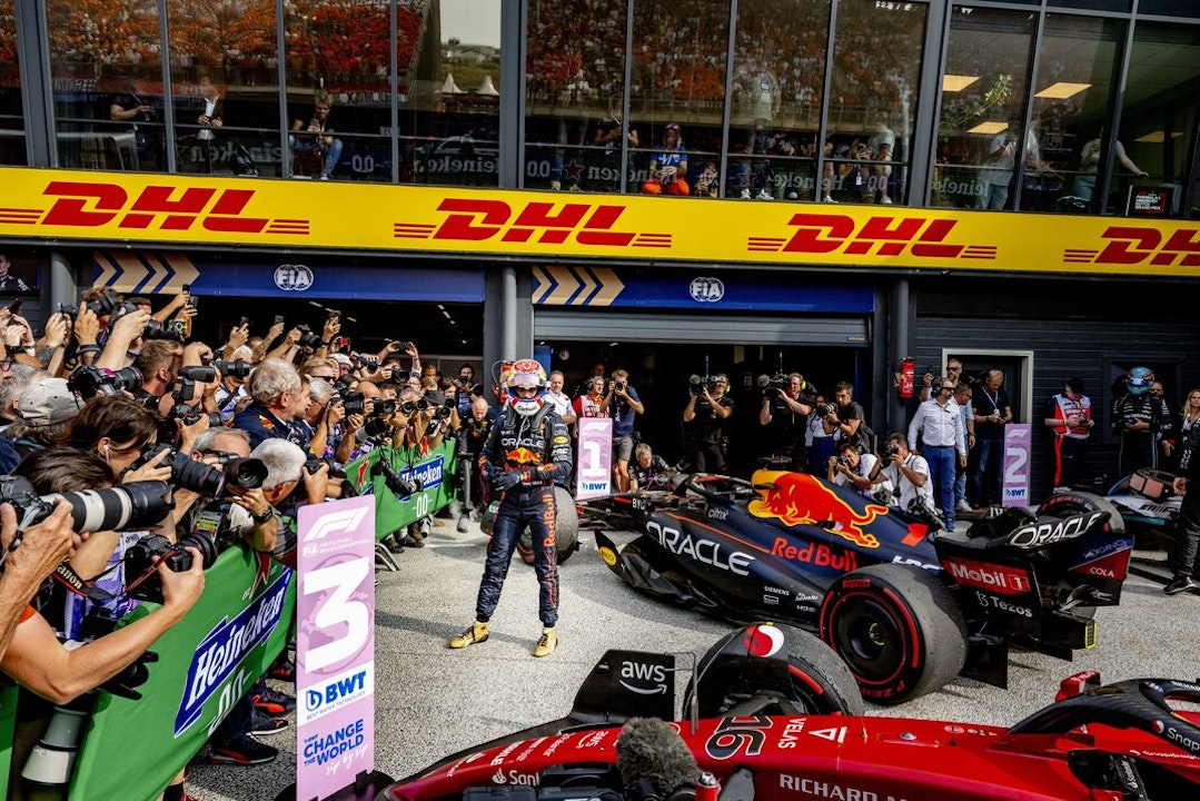 Z padoku Max R. widzi swojego imiennika świętującego zwycięstwo w Grand Prix Holandii.