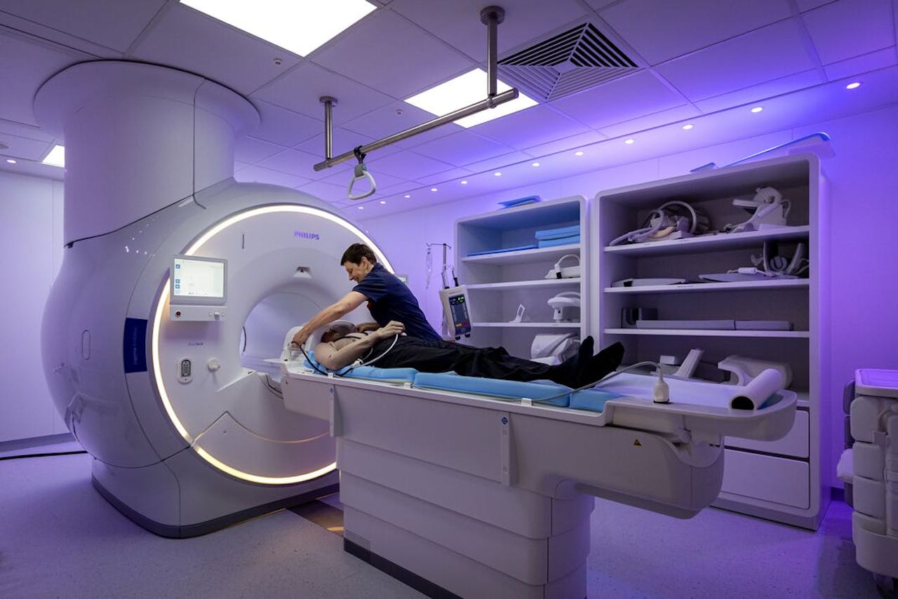 De nieuwe MRI-scan van Philips in het ziekenhuis OLVG-West.