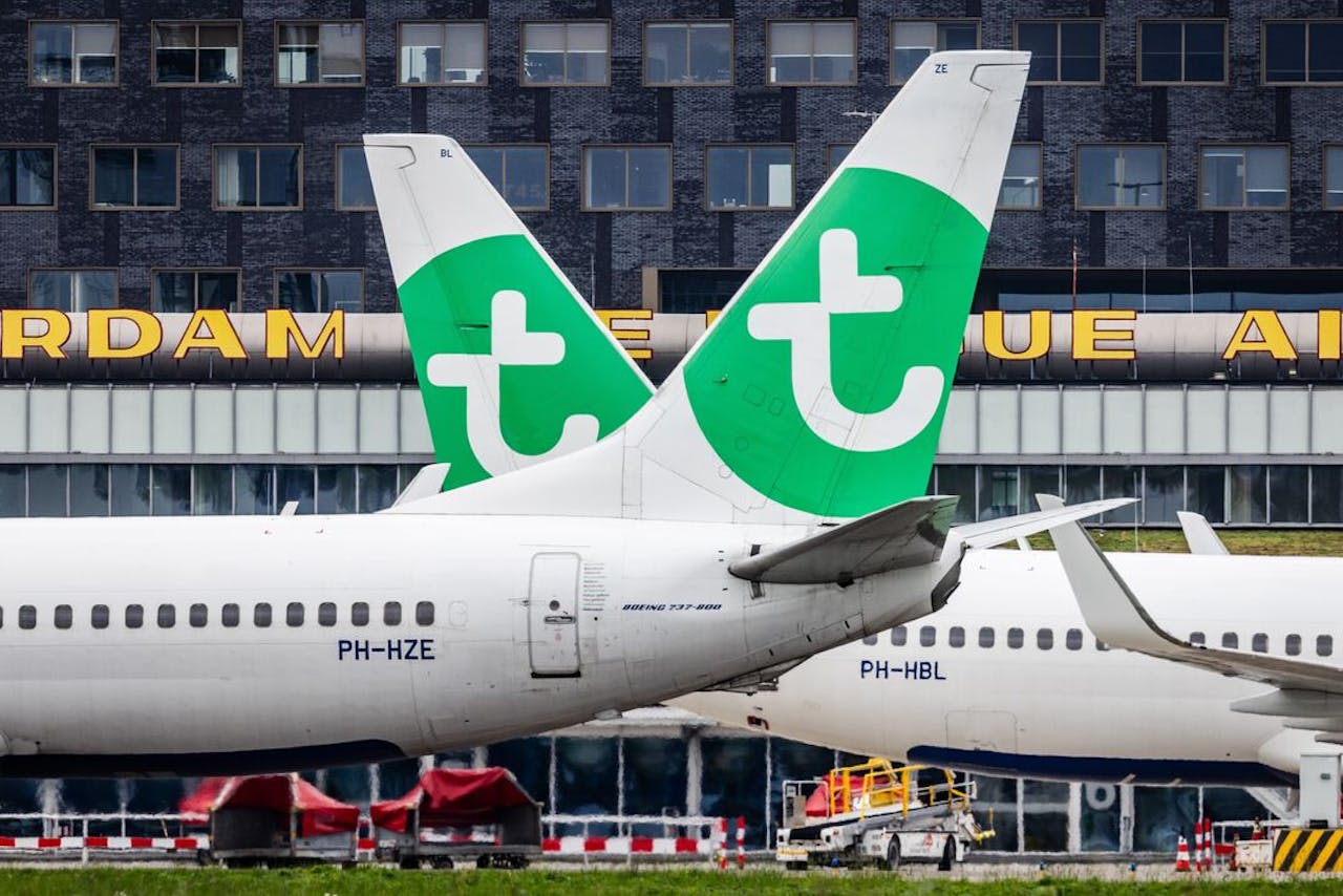 Vliegtuigen van Transavia op de luchthaven Rotterdam-Den Haag.