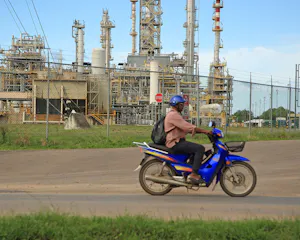 ‘Oliemiljarden? U denkt toch niet dat ik daar één cent van zie? Dit is Suriname!’
